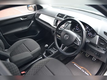 Used Skoda Fabia 2015 for sale - 77762321: Photo