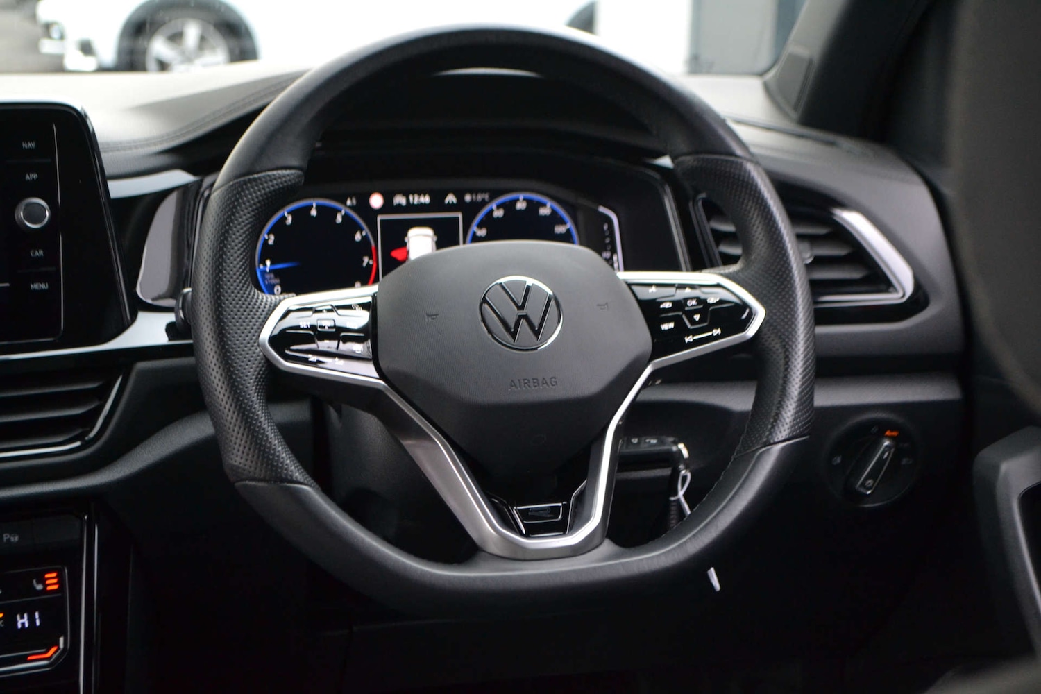 Used Volkswagen T-Roc 2022 for sale - 76618102: Photo 37