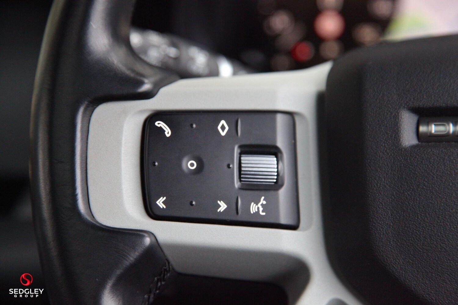 Used Land Rover Defender 110 for sale - 77344410: Photo 24