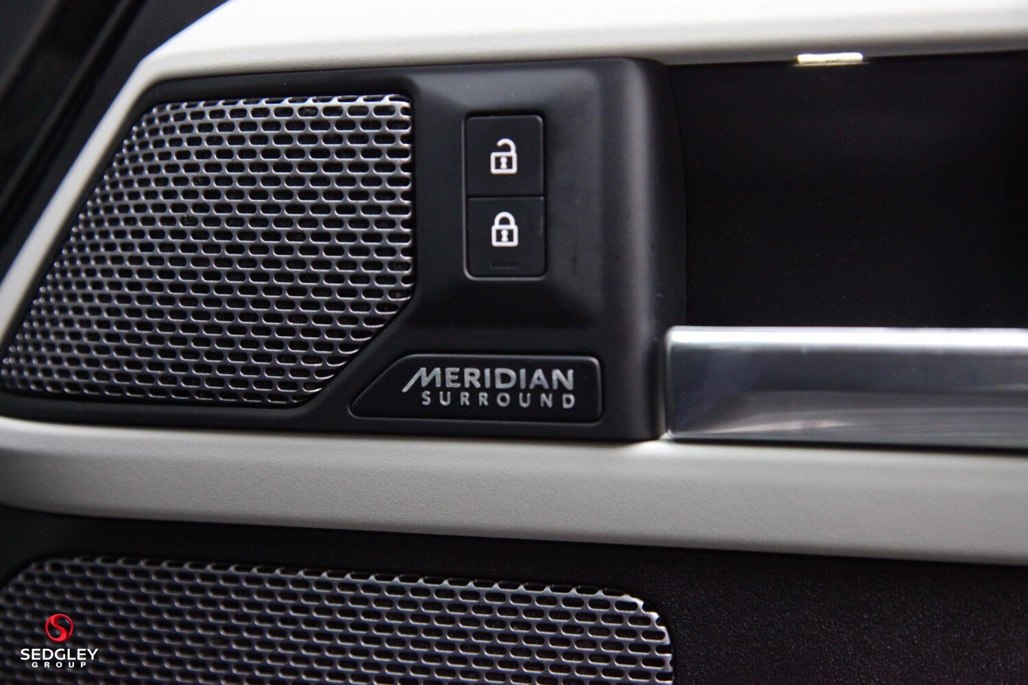 Used Land Rover Defender 110 for sale - 77344410: Photo 25