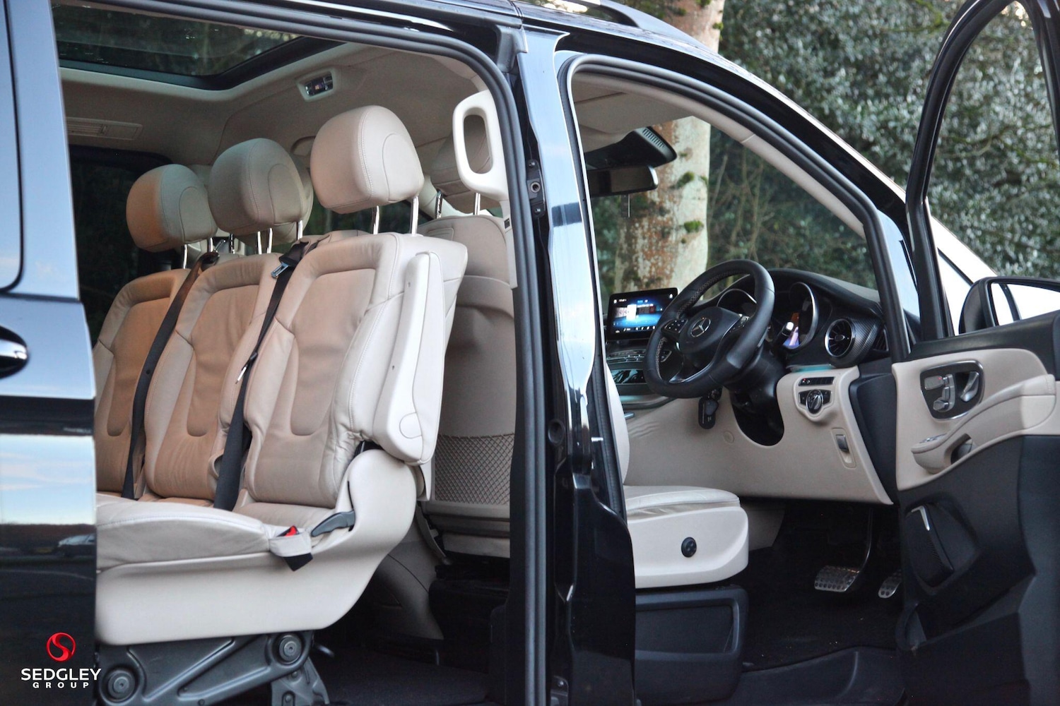 Used Mercedes-Benz V-Class 2020 for sale - 76965316: Photo 2