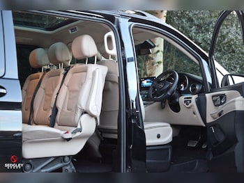 Used Mercedes-Benz V-Class 2020 for sale - 76965316: Photo