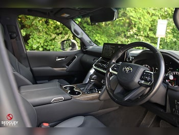 Used Toyota Land Cruiser 2023 for sale - 78810399: Photo