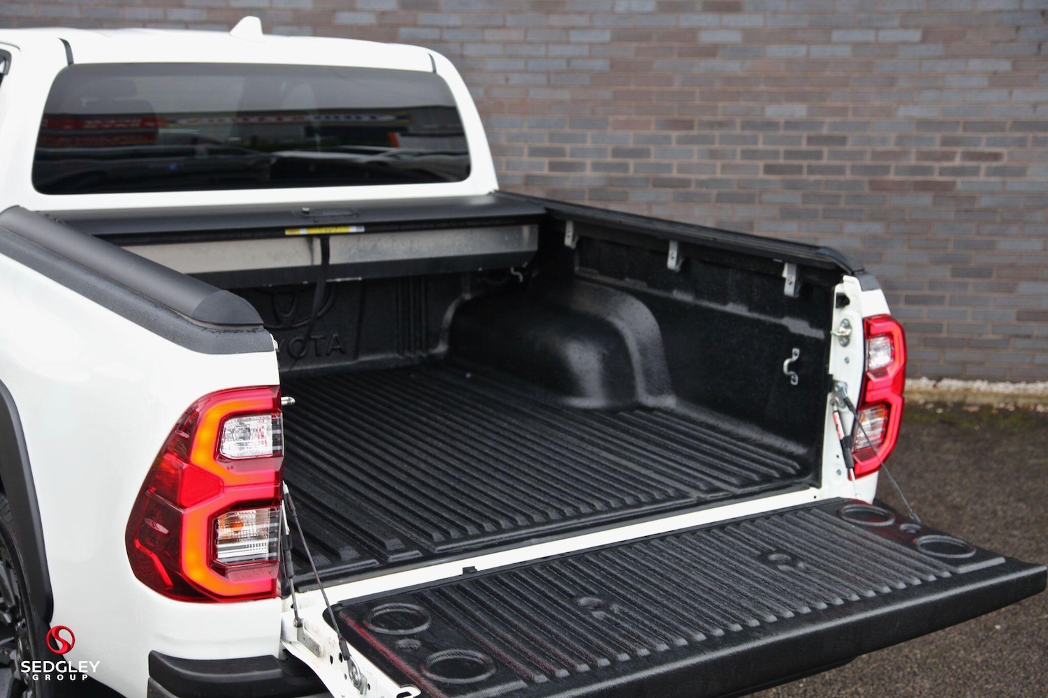 Used Toyota Hilux 2023 for sale - 77131322: Photo 12