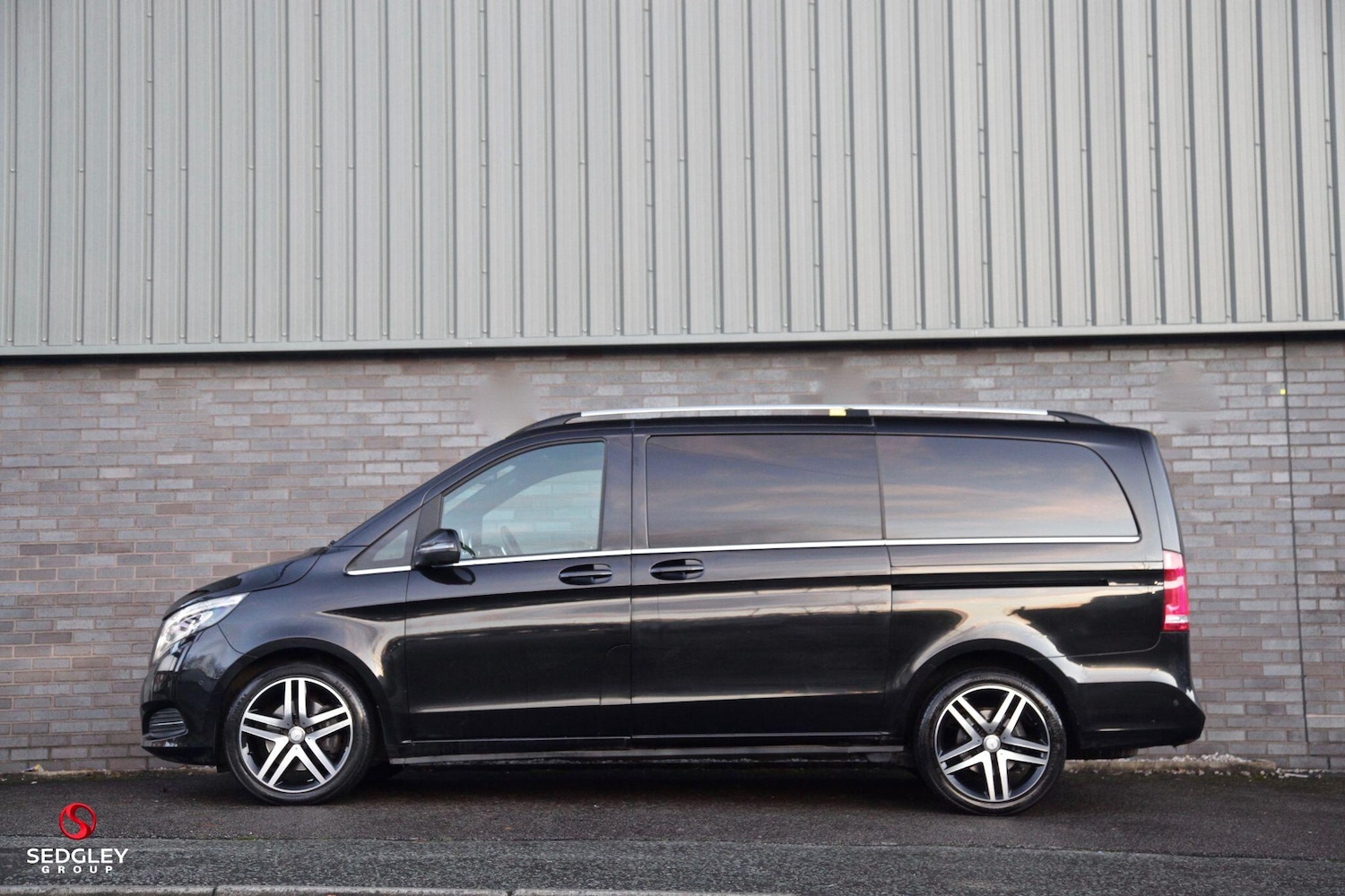 Used Mercedes-Benz V-Class 2017 for sale - 76898695: Photo 2