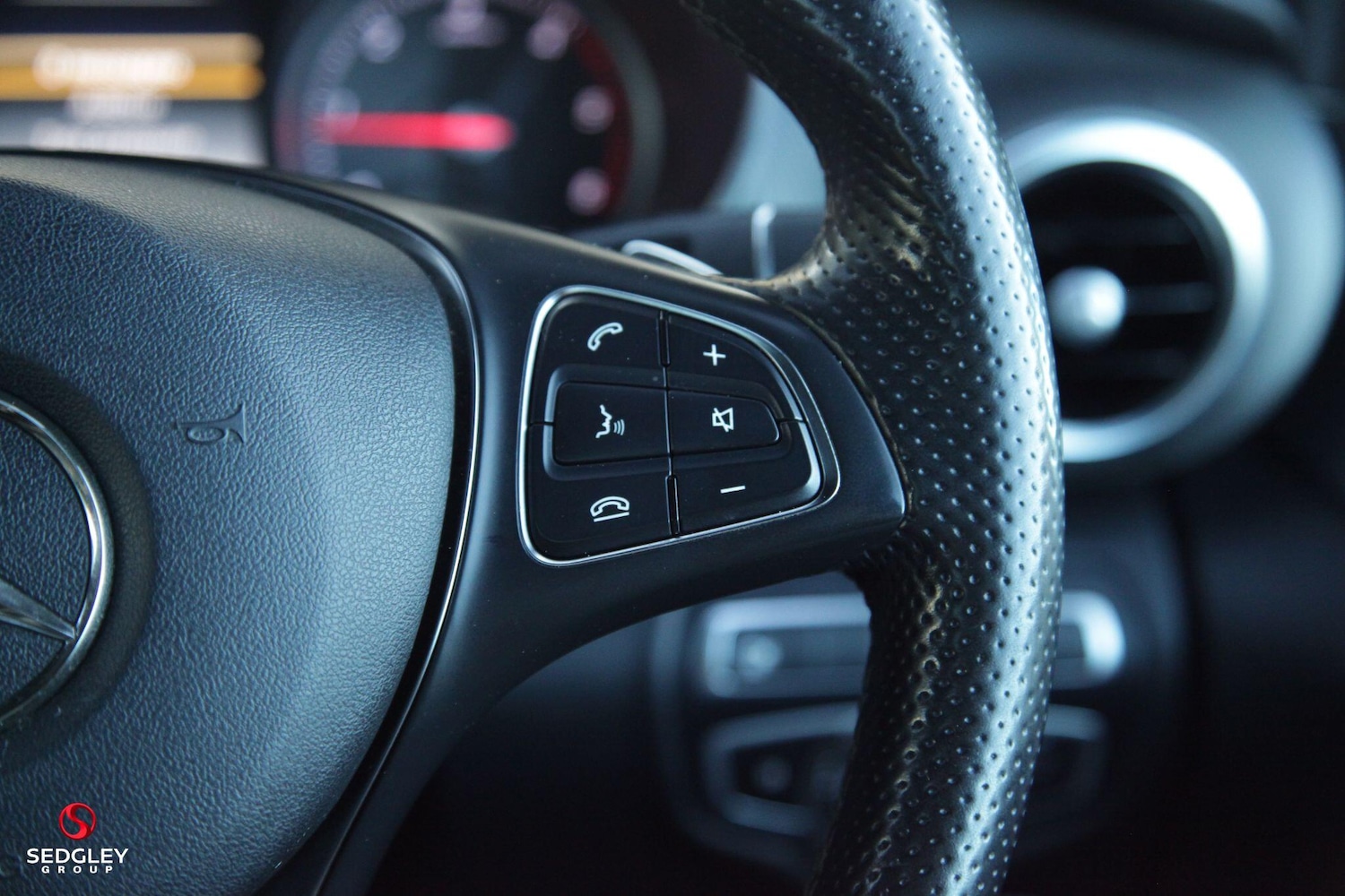 Used Mercedes-Benz V-Class 2017 for sale - 76898695: Photo 24