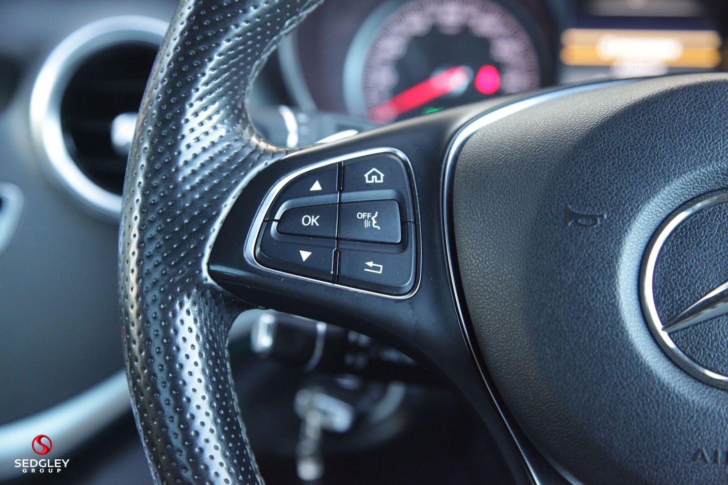 Used Mercedes-Benz V-Class 2017 for sale - 76898695: Photo 25