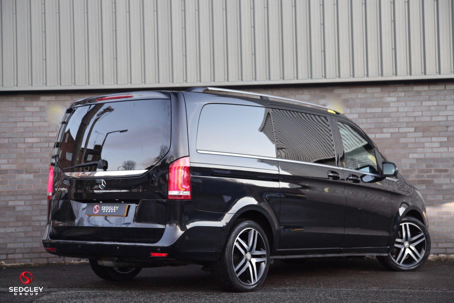 Used Mercedes-Benz V-Class 2017 for sale - 76898695: Photo 3