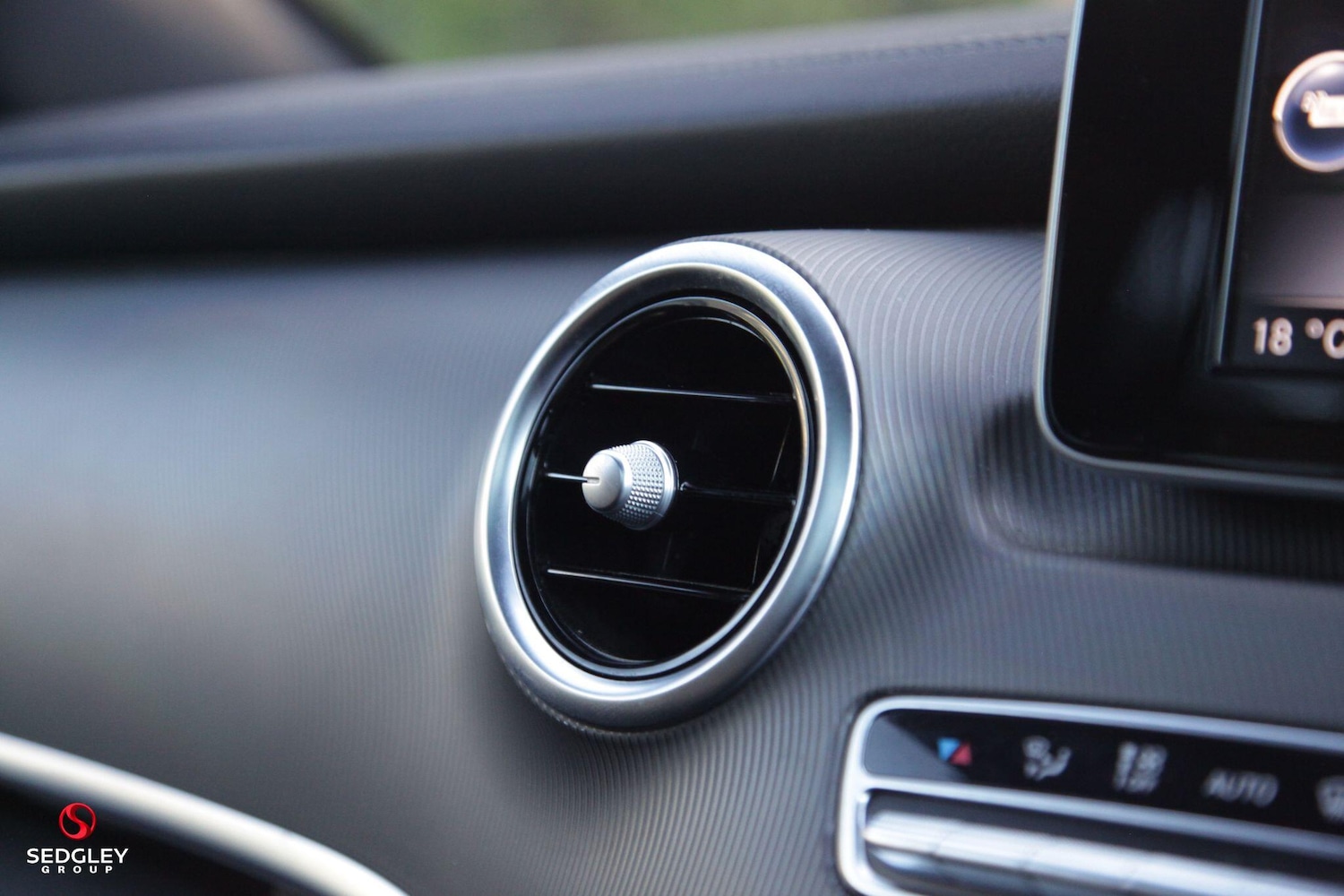 Used Mercedes-Benz V-Class 2017 for sale - 76898695: Photo 36