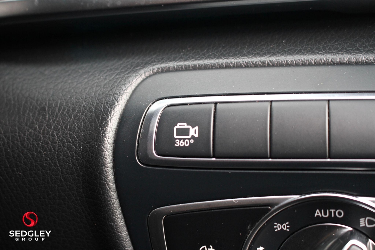 Used Mercedes-Benz V-Class 2017 for sale - 76898695: Photo 37