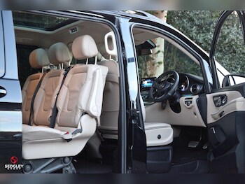 Used Mercedes-Benz V-Class 2020 for sale - 77808611: Photo