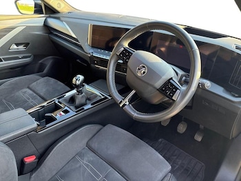 Used Vauxhall Astra 2024 for sale - 77770602: Photo