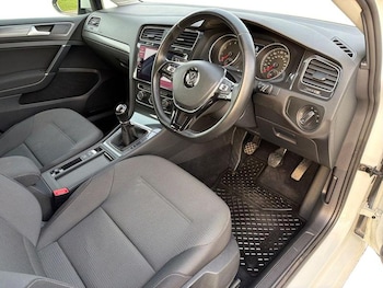 Used Volkswagen Golf 2017 for sale - 77770605: Photo