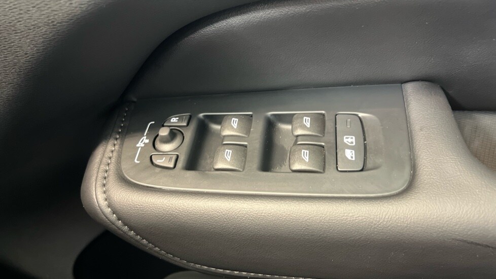 Used Volvo XC60 2025 for sale - 77261608: Photo 23