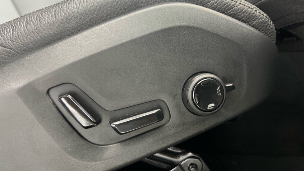 Used Volvo XC60 2025 for sale - 77261608: Photo 29