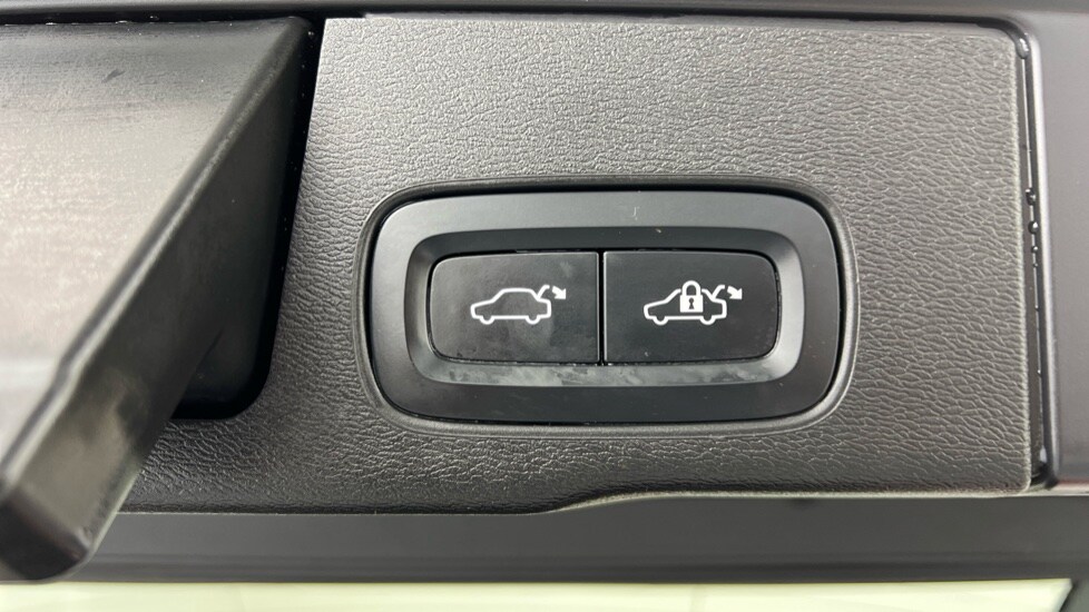 Used Volvo XC60 2023 for sale - 77560653: Photo 34