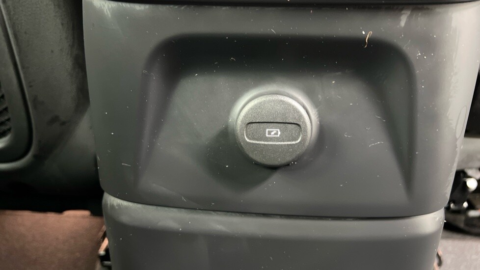 Used Volvo XC60 2023 for sale - 77560653: Photo 36