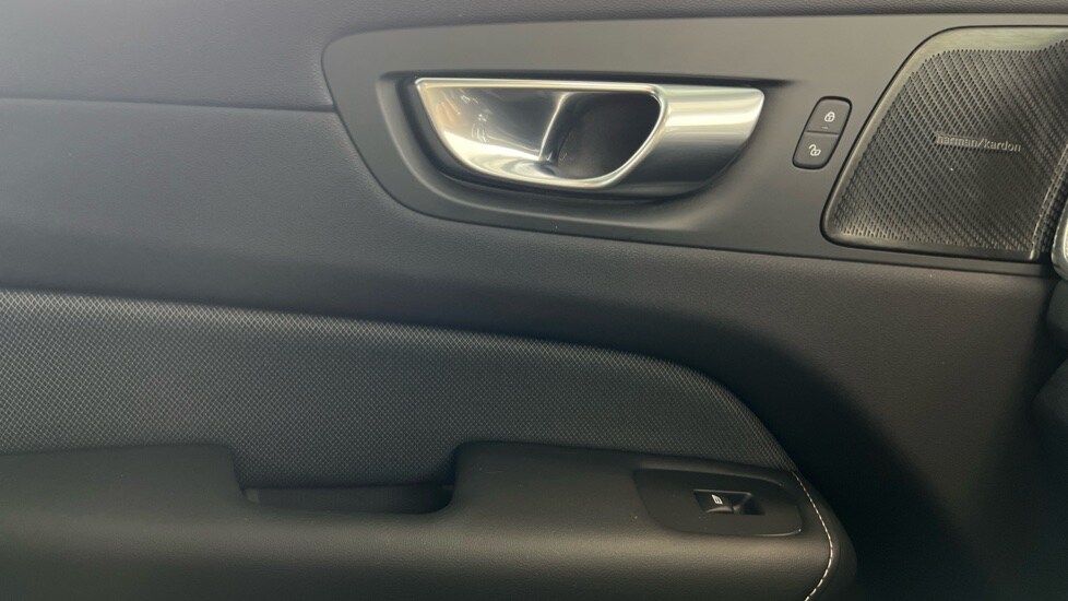 Used Volvo XC60 2023 for sale - 77560653: Photo 56