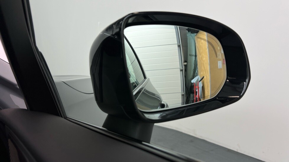 Used Volvo XC60 2025 for sale - 77740069: Photo 32