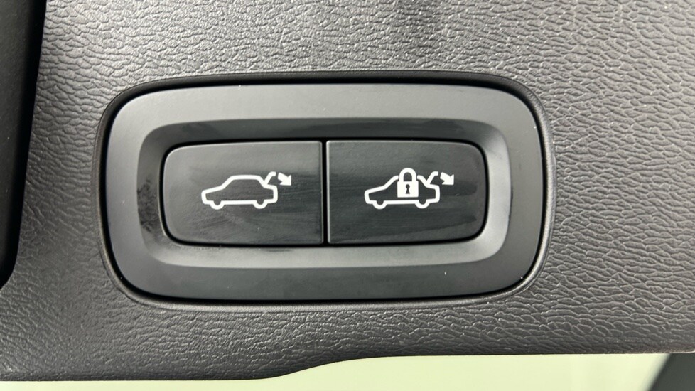 Used Volvo XC60 2025 for sale - 77740069: Photo 35