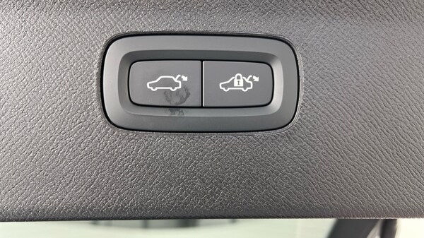 Used Volvo XC90 2025 for sale - 76015189: Photo 35