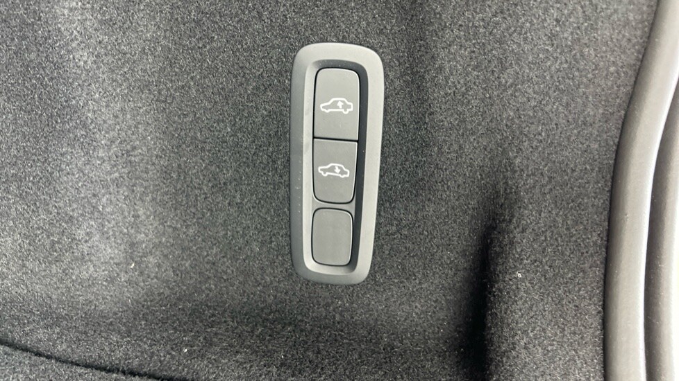 Used Volvo XC60 2025 for sale - 76062138: Photo 39