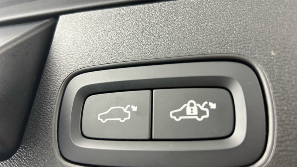 Used Volvo XC60 2022 for sale - 76672595: Photo 33