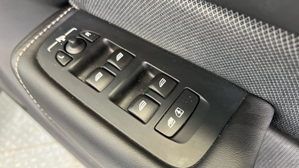 Used Volvo XC60 2022 for sale - 77025398: Photo 22