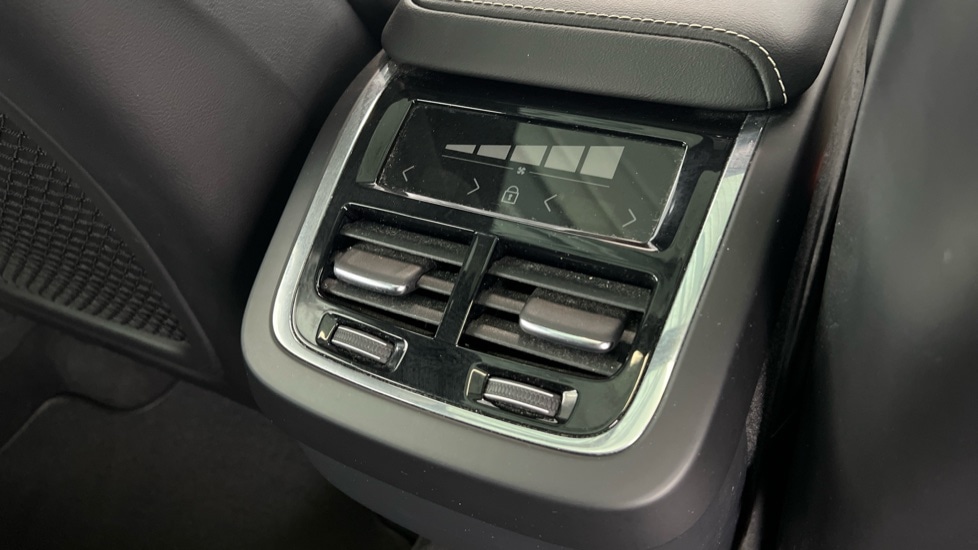 Used Volvo XC60 2022 for sale - 77025398: Photo 36