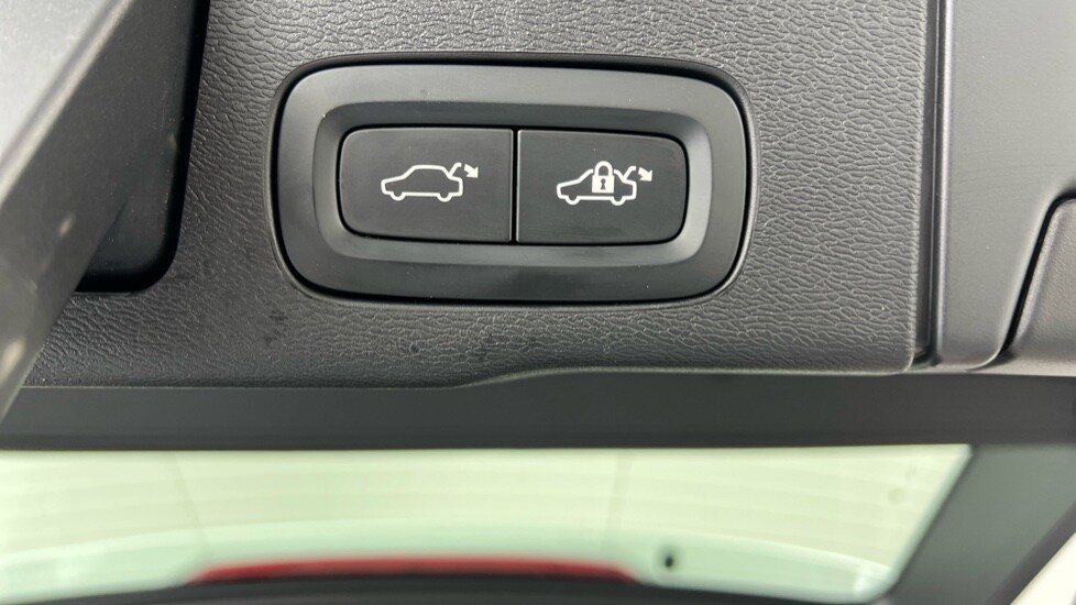 Used Volvo XC60 2025 for sale - 76037626: Photo 32