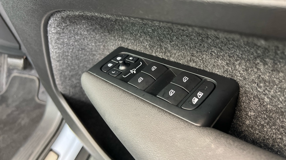 Used Volvo XC40 2025 for sale - 76630275: Photo 22