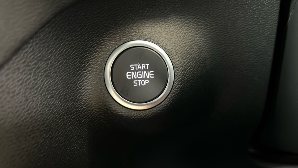 Used Volvo XC40 2025 for sale - 76630275: Photo 25