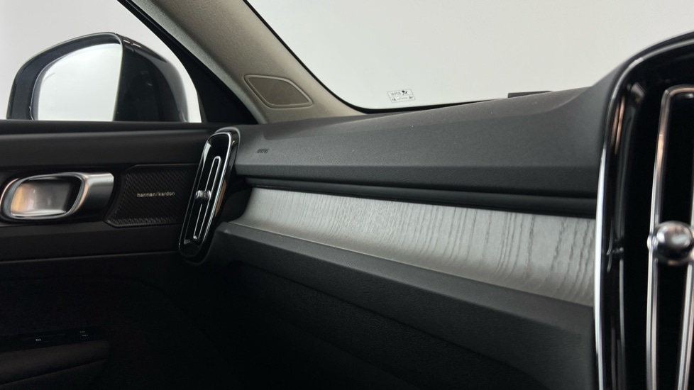 Used Volvo XC40 2025 for sale - 76630275: Photo 34