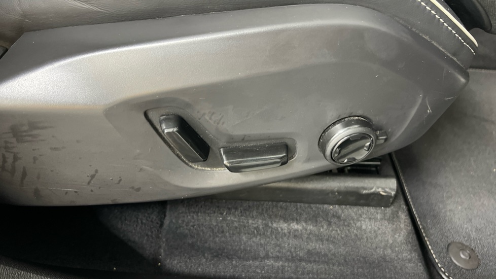 Used Volvo XC60 2022 for sale - 76442150: Photo 30