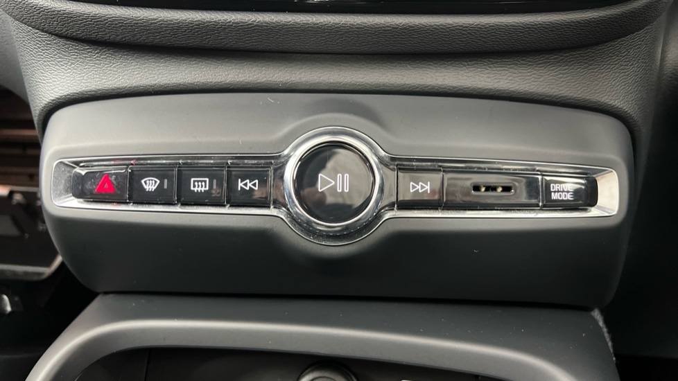 Used Volvo XC40 2023 for sale - 77988469: Photo 15