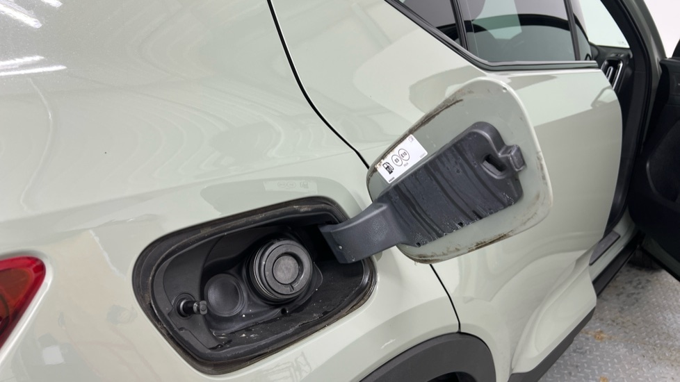 Used Volvo XC40 2023 for sale - 77988469: Photo 16