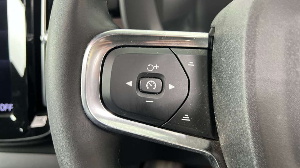 Used Volvo XC40 2023 for sale - 77988469: Photo 21