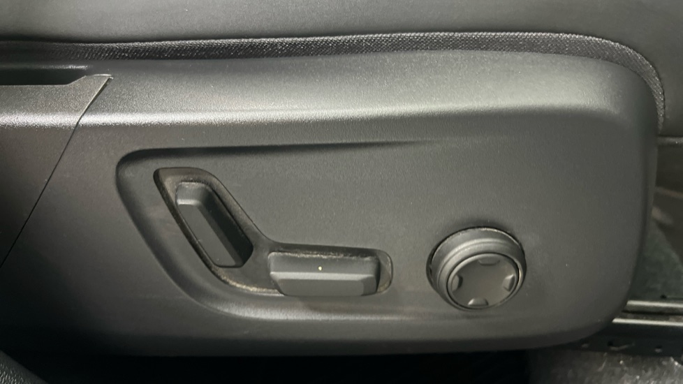 Used Volvo XC40 2023 for sale - 77988469: Photo 30