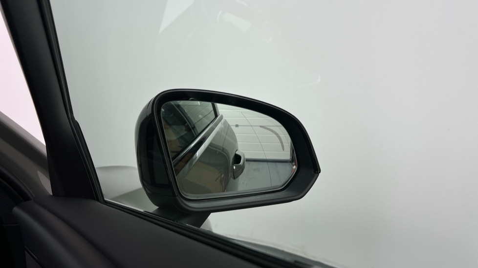 Used Volvo XC40 2023 for sale - 77988469: Photo 32