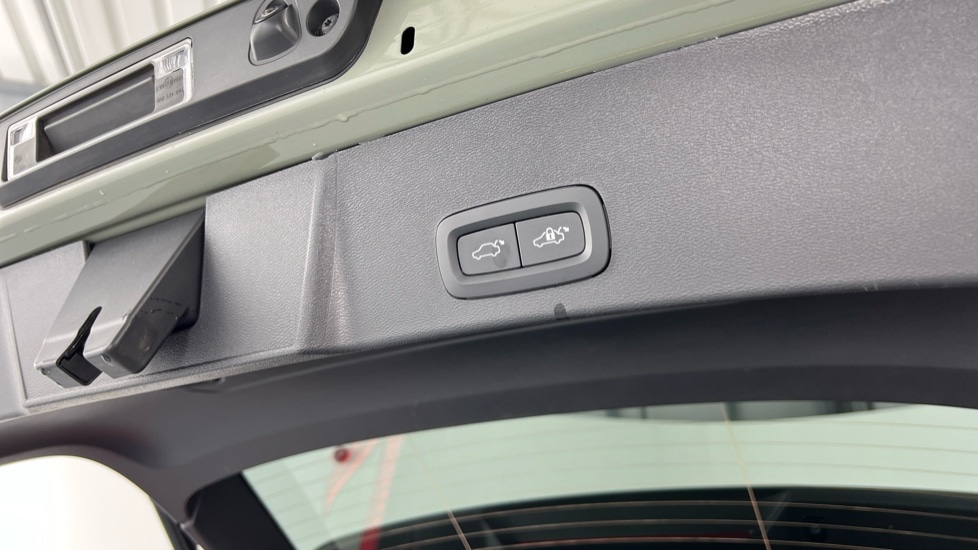 Used Volvo XC40 2023 for sale - 77988469: Photo 35