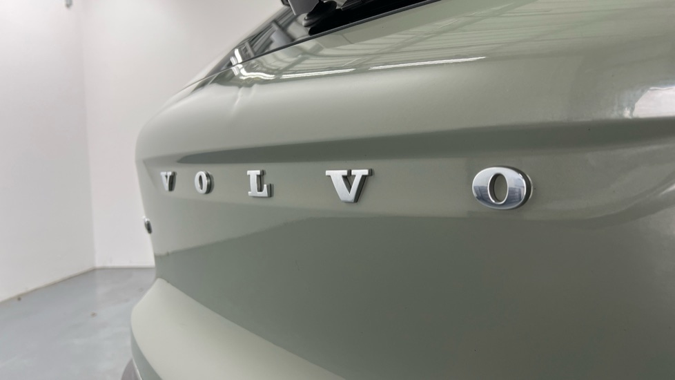 Used Volvo XC40 2023 for sale - 77988469: Photo 41