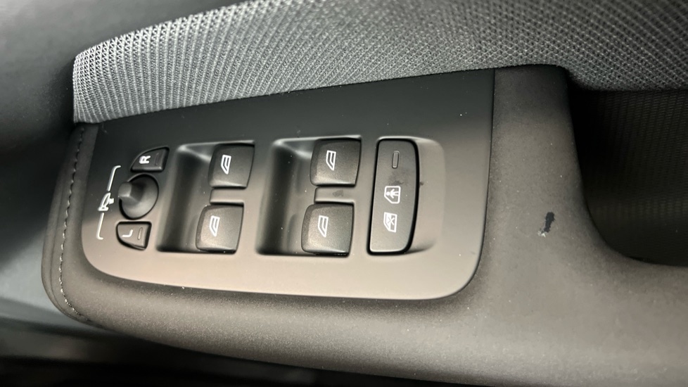 Used Volvo XC60 2025 for sale - 77261518: Photo 23