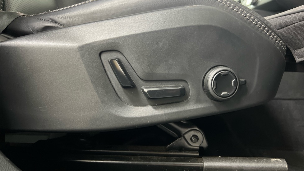 Used Volvo XC60 2025 for sale - 77210178: Photo 28