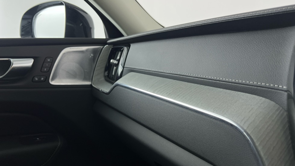 Used Volvo XC60 2025 for sale - 77210178: Photo 35