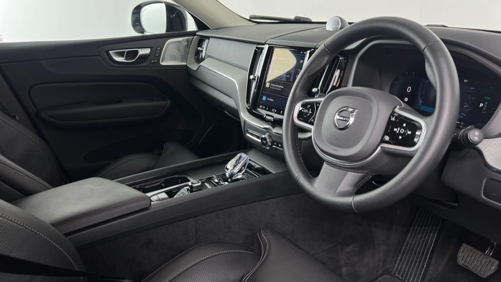 Used Volvo XC60 2025 for sale - 77210178: Photo 4