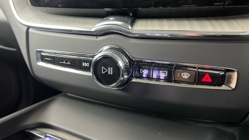 Used Volvo XC60 2025 for sale - 77210178: Photo 40