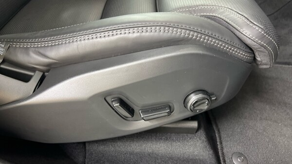 Used Volvo XC60 2025 for sale - 75565613: Photo 28