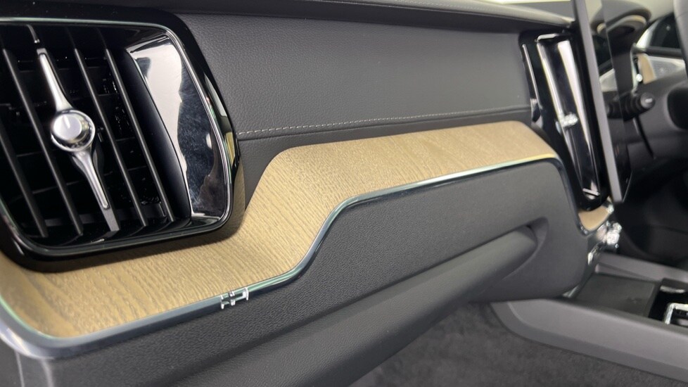 Used Volvo XC60 2025 for sale - 75565613: Photo 42