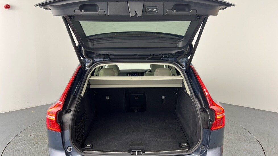 Used Volvo XC60 2025 for sale - 76344115: Photo 13