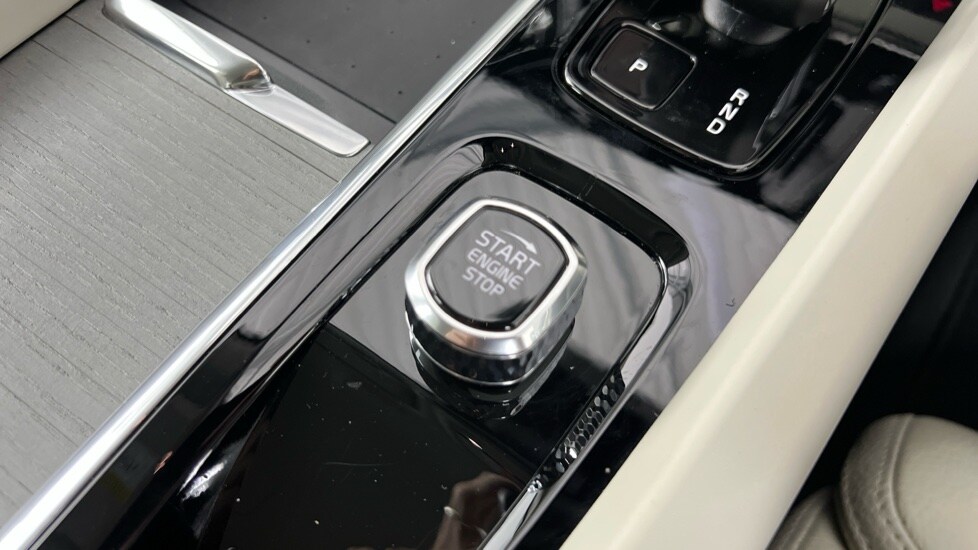 Used Volvo XC60 2025 for sale - 76344115: Photo 25